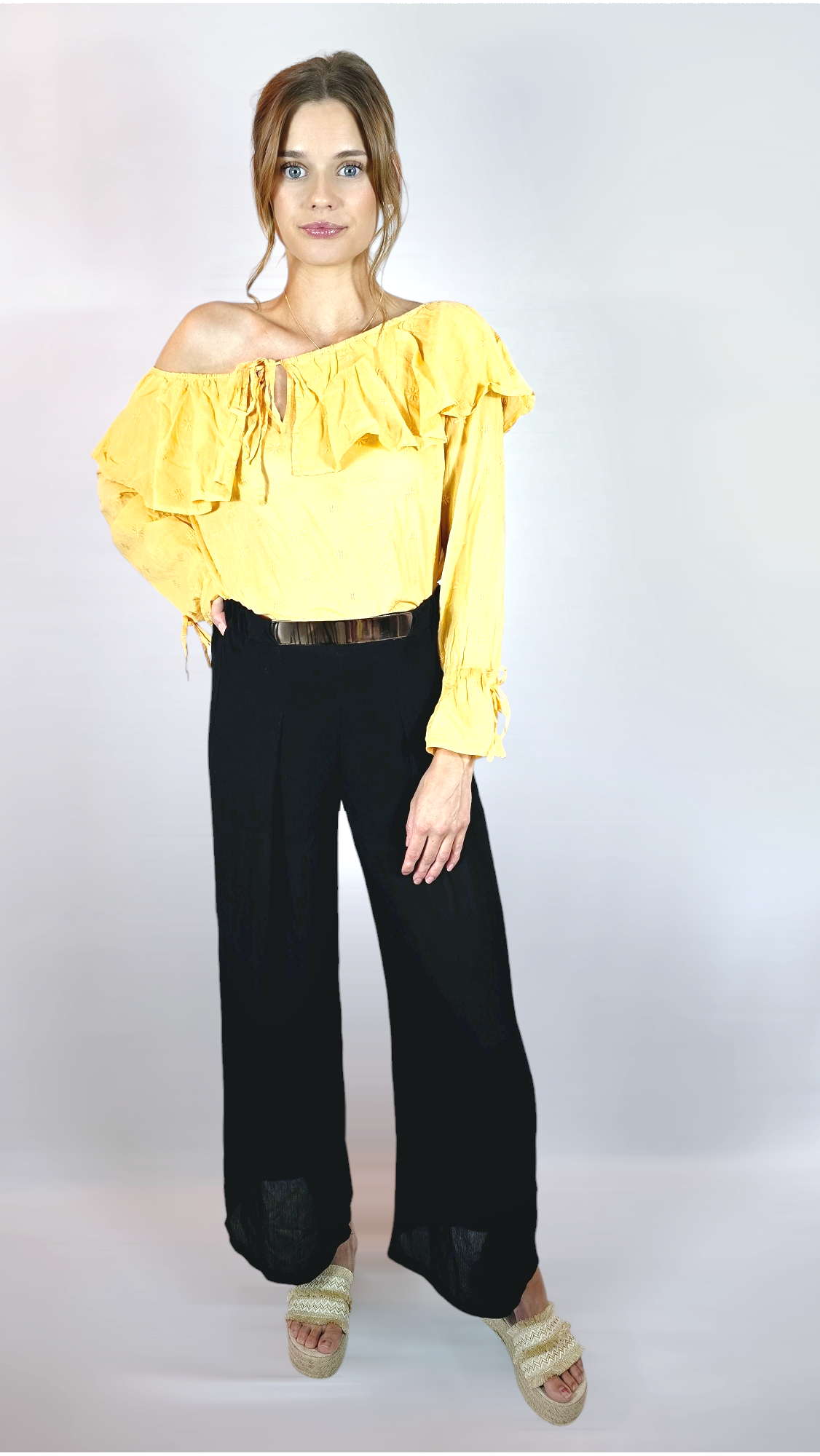 Byxor med guldspänne, Svart, M